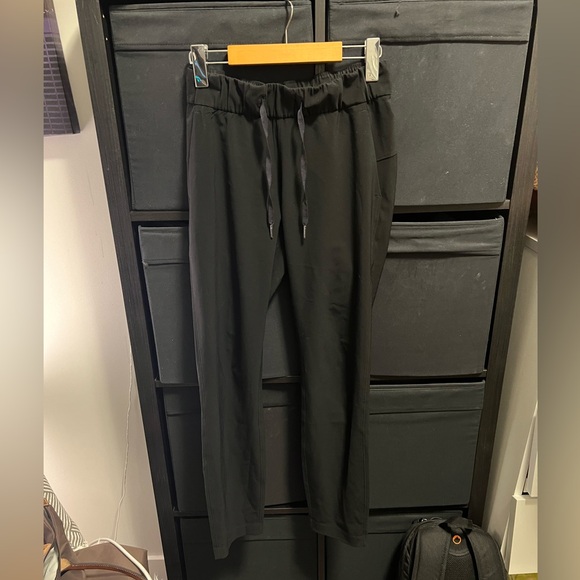 Lululemon Black 7/8 Mid-Rise On The Fly Pant - Picture 2 of 6